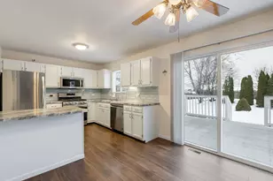 1712 Dusk Dr, Zion, IL 60099 - Photo 9