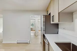 375 W Winchester Rd, Libertyville, IL 60048 - Photo 5