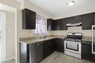 3 Woodview Ct, Streamwood, IL 60107 - Photo 5