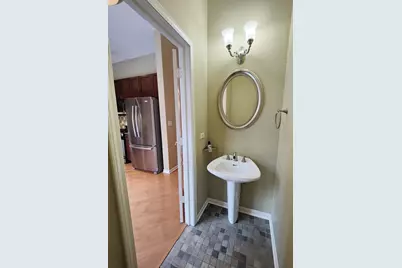 819 W Village Court, Chicago, IL 60608 - Photo 9