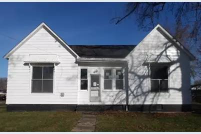 305 W Main Street, Oakland, IL 61943 - Photo 1