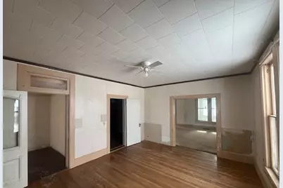 305 W Main Street, Oakland, IL 61943 - Photo 5