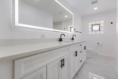 1750 W Woodland Avenue, Addison, IL 60101 - Photo 11