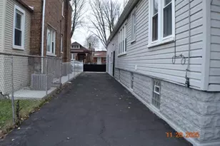 10311 S Calhoun Ave, Chicago, IL 60617 - Photo 15