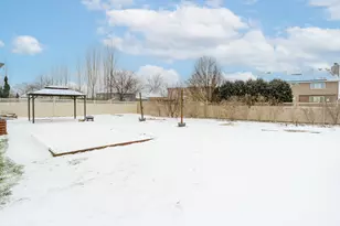 515 Edgewater Dr, Minooka, IL 60447 - Photo 25