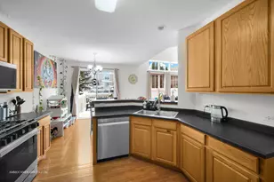 369 Vaughn Cir, Aurora, IL 60502 - Photo 15