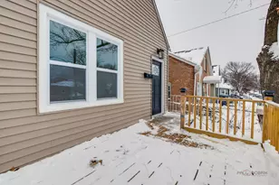 924 Lenox Ave, Waukegan, IL 60085 - Photo 5
