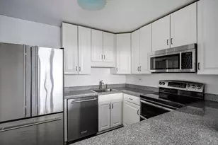 1560 N Sandburg Terrace, Chicago, IL 60610 - Photo 7