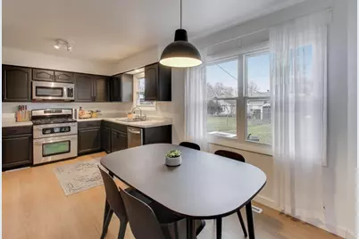 21061 W Marion Avenue, Mundelein, IL 60060 - Photo 9