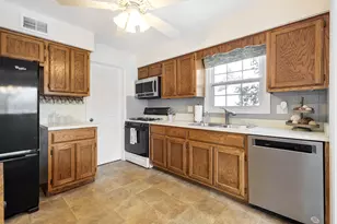 1907 Gresham Cir, Wheaton, IL 60189 - Photo 11