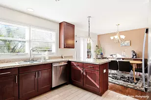 1073 Poplar Ct, Lake Zurich, IL 60047 - Photo 9