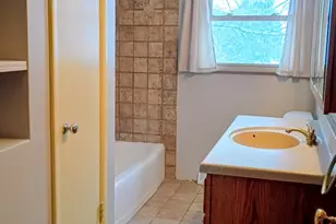 1206 University Dr, Dekalb, IL 60115 - Photo 5