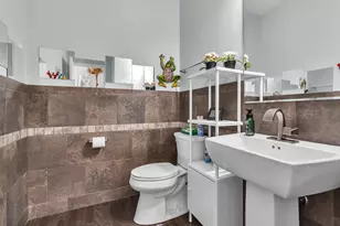 843 Lexington Cir E, Des Plaines, IL 60016 - Photo 23