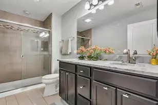 843 Lexington Cir E, Des Plaines, IL 60016 - Photo 15