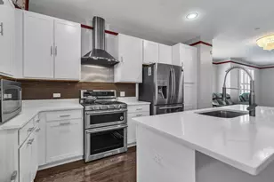 843 Lexington Cir E, Des Plaines, IL 60016 - Photo 3