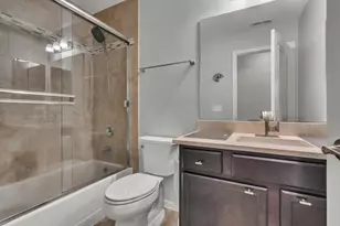 843 Lexington Cir E, Des Plaines, IL 60016 - Photo 25