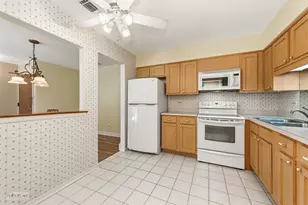 7502 Farmingdale Dr, Darien, IL 60561 - Photo 9