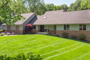 684 Sioux Dr, Freeport, IL 61032 - Photo 1