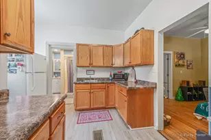 810 W Galena Blvd, Aurora, IL 60506 - Photo 9