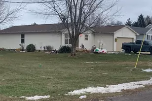 357 E Clay St, El Paso, IL 61738 - Photo 3