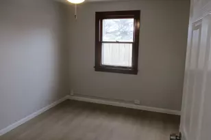 918 W Vine St, Champaign, IL 61821 - Photo 9