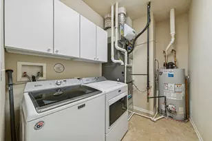 2659 Venetian Ln, Elgin, IL 60124 - Photo 17