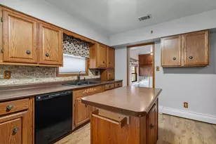 502 W 7th St, Lockport, IL 60441 - Photo 9