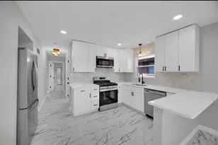 13921 S Manistee Ave, Burnham, IL 60633 - Photo 9