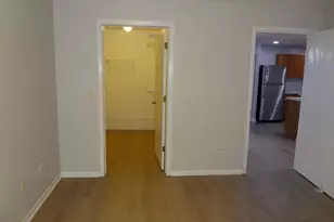 2013 Silverstone Dr, Carpentersville, IL 60110 - Photo 9