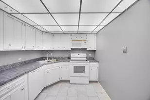 2000 St Regis Dr, Lombard, IL 60148 - Photo 5