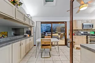 8058 Circle Dr, Palos Hills, IL 60465 - Photo 7