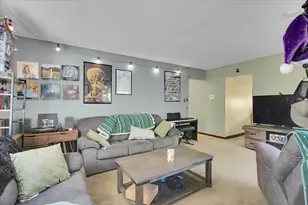 703 Oakland Ave, Joliet, IL 60435 - Photo 5