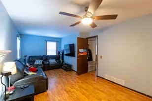 873 Shady Ln, Aurora, IL 60506 - Photo 9