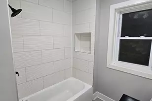 7529 N Claremont Ave, Chicago, IL 60645 - Photo 11