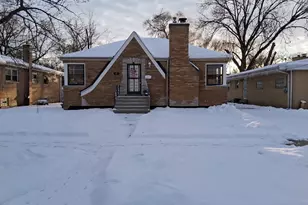 360 Streamside Dr, Harvey, IL 60426 - Photo 1