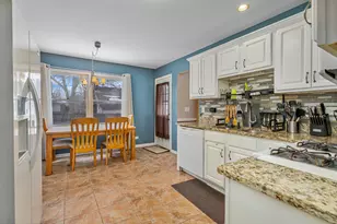 2010 Primrose Dr, Plainfield, IL 60586 - Photo 9