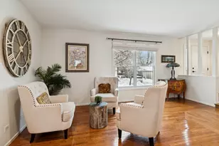 52 White Oak Cir, Saint Charles, IL 60174 - Photo 3