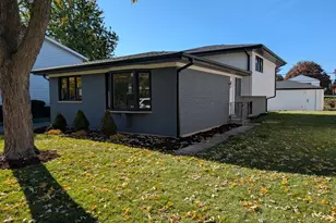 564 Adele St, Elmhurst, IL 60126 - Photo 1