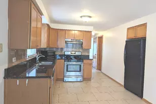 6134 W 79th St, Burbank, IL 60459 - Photo 5