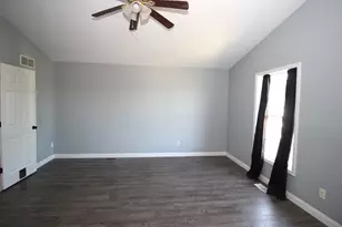 901 Brighton St, Mackinaw, IL 61755 - Photo 15