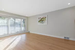 6207 N Hiawatha Ave, Chicago, IL 60646 - Photo 3