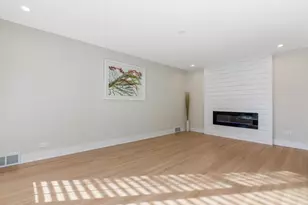 6207 N Hiawatha Ave, Chicago, IL 60646 - Photo 5