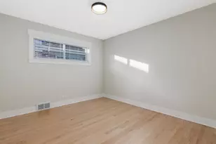 6207 N Hiawatha Ave, Chicago, IL 60646 - Photo 9