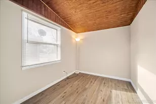 1009 Assell Ave, Aurora, IL 60505 - Photo 11