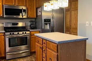 2809 Forestview Dr, Carpentersville, IL 60110 - Photo 5