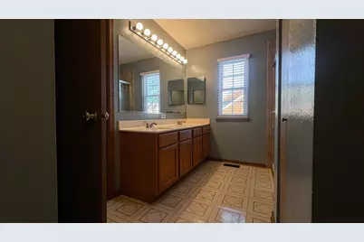 2809 Forestview Drive, Carpentersville, IL 60110 - Photo 11