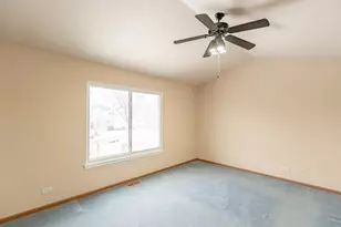 808 Trinity Ct, Carol Stream, IL 60188 - Photo 9