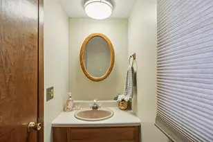 2300 Bellaire Ct, Des Plaines, IL 60016 - Photo 17