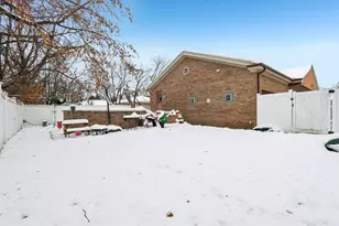 2300 Bellaire Ct, Des Plaines, IL 60016 - Photo 31