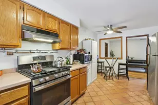 2300 Bellaire Ct, Des Plaines, IL 60016 - Photo 9